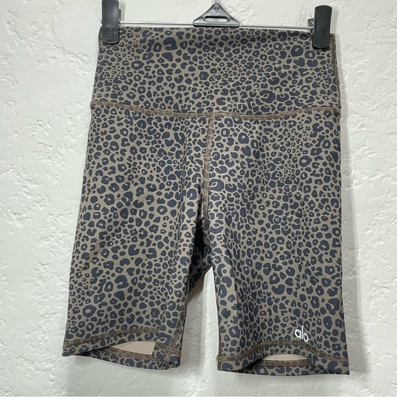 Alo Yoga Leopard High Waisted Vapor Biker Short size XXS - Picture 4 of 7